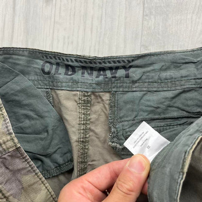 VINTAGE Y2K OLD NAVY BAGGY CAMO CARGO SHORTS