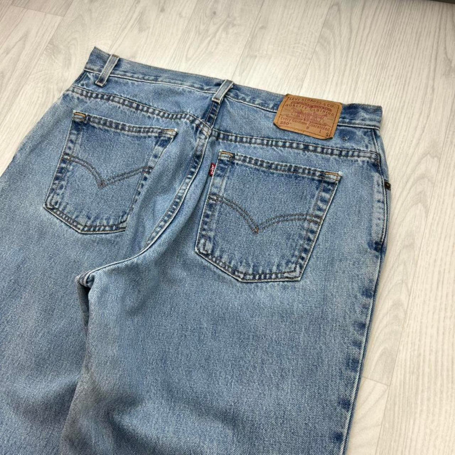 VINTAGE 00s LEVIS 550 JEANS LIGHT BLUE
