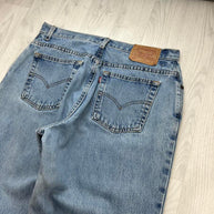 VINTAGE 00s LEVIS 550 JEANS LIGHT BLUE