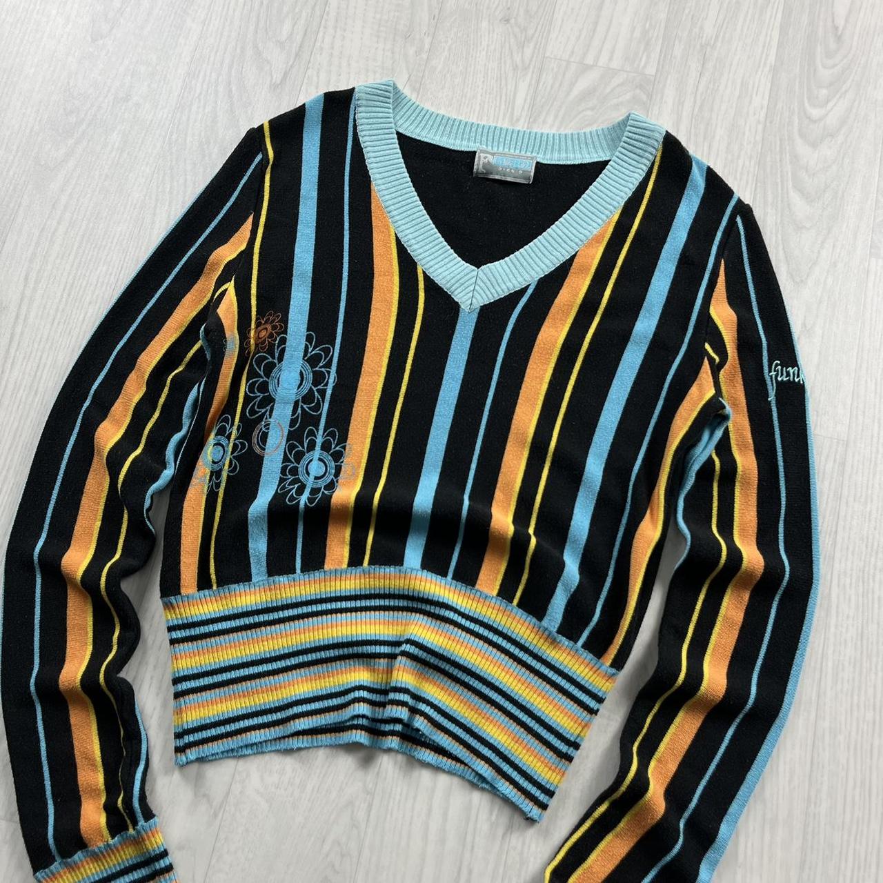 VINTAGE Y2K FUNKY GIRL STRIPED V NECK JUMPER BLACK MULTI
