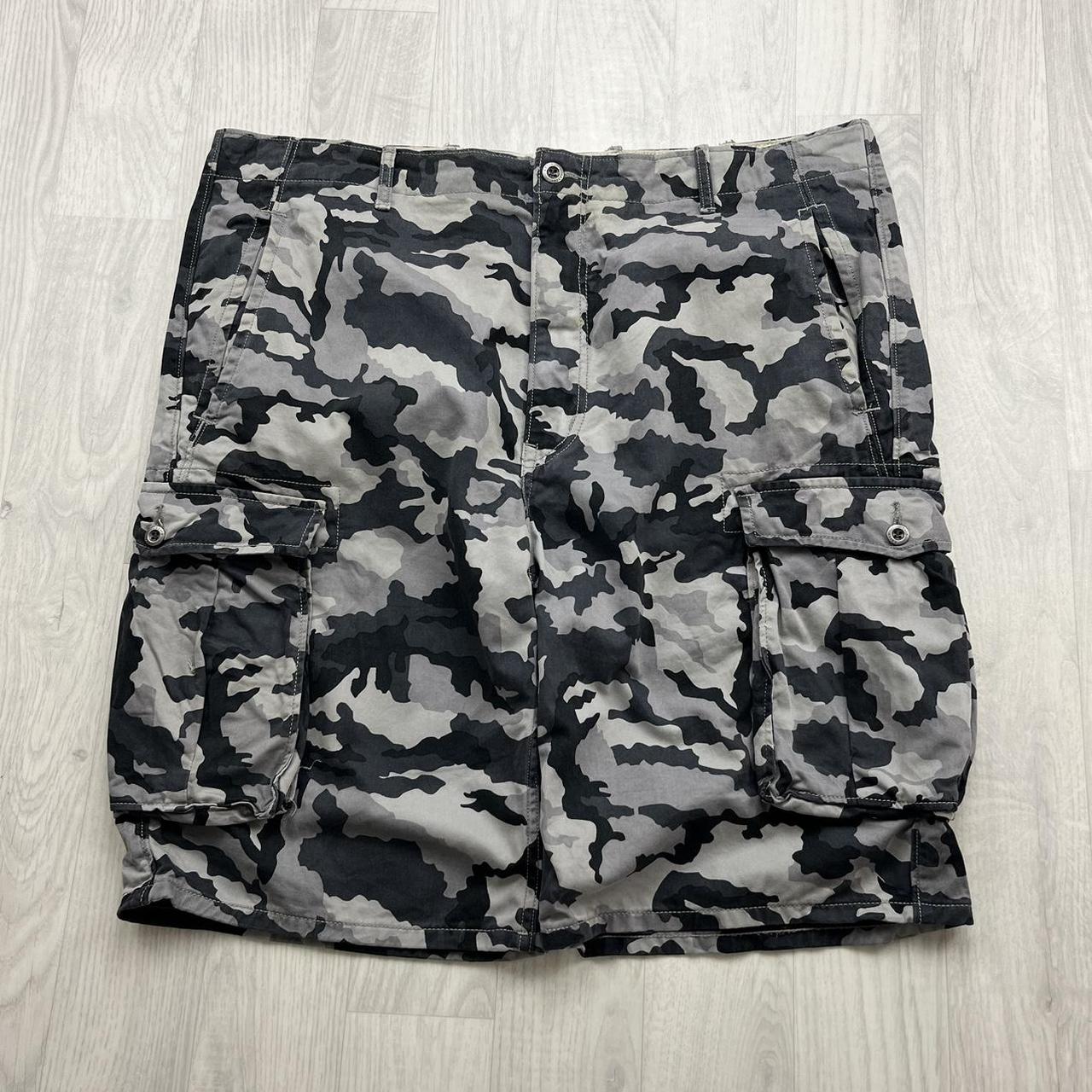 VINTAGE Y2K LEVIS BAGGY CAMO CARGO SHORTS GREY / BLACK