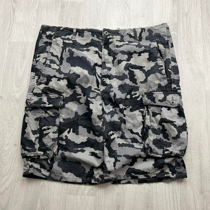 VINTAGE Y2K LEVIS BAGGY CAMO CARGO SHORTS GREY / BLACK