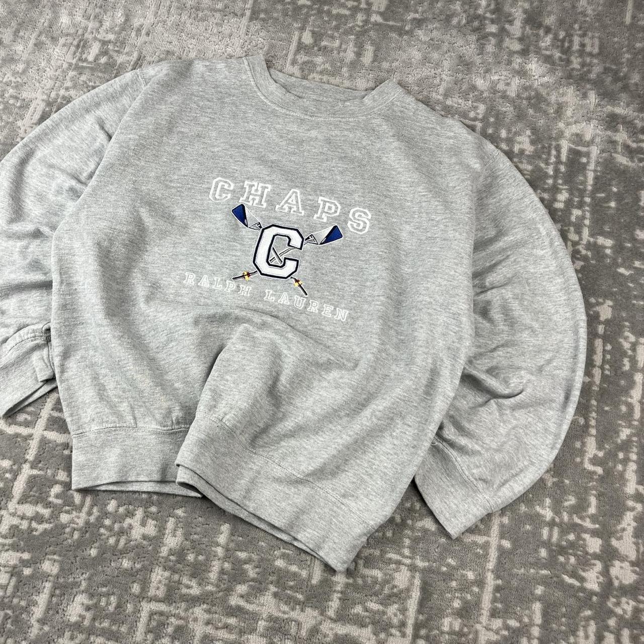 VINTAGE Y2K CHAPS SPELL OUT BOXY SWEATSHIRT GREY