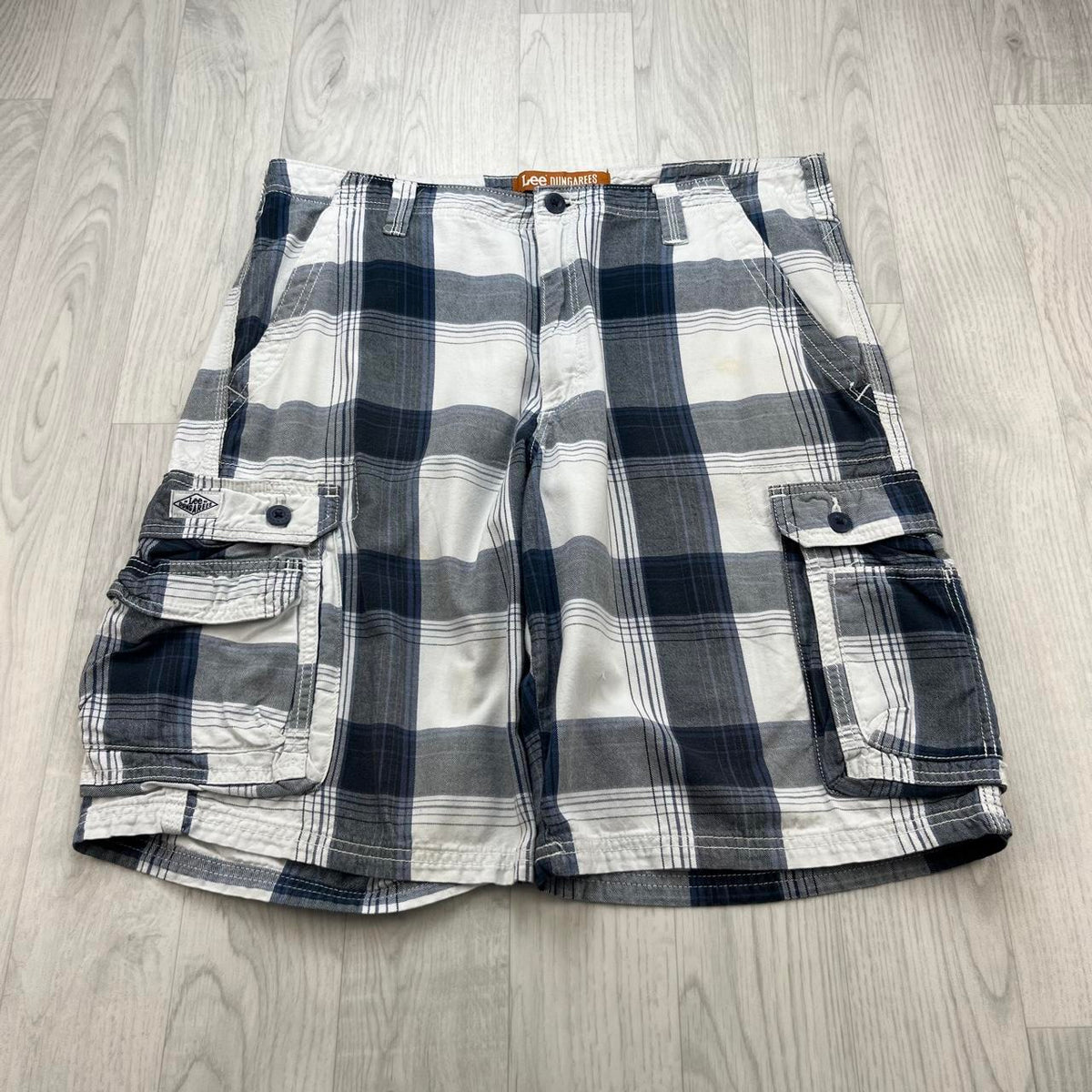 VINTAGE Y2K LEE BAGGY CHECKERED PLAID CARGO SHORTS WHITE / NAVY
