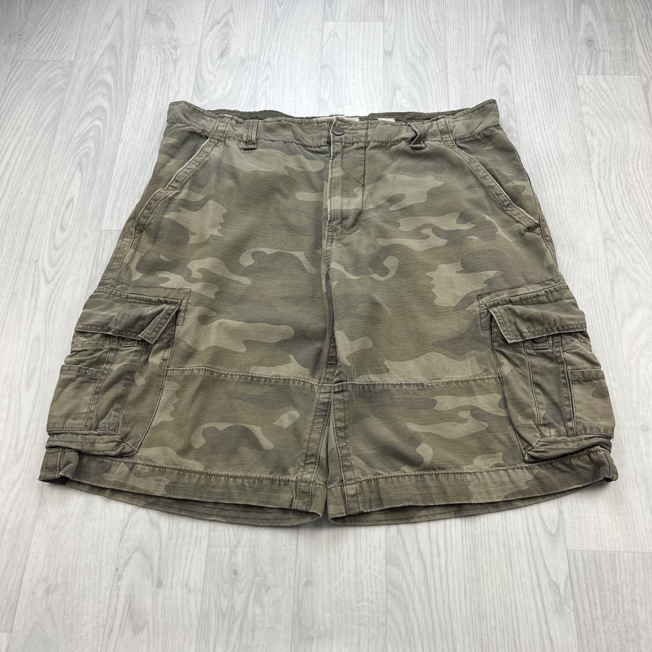 VINTAGE Y2K NO BOUNDARIES BAGGY CAMO CARGO SHORTS KHAKI