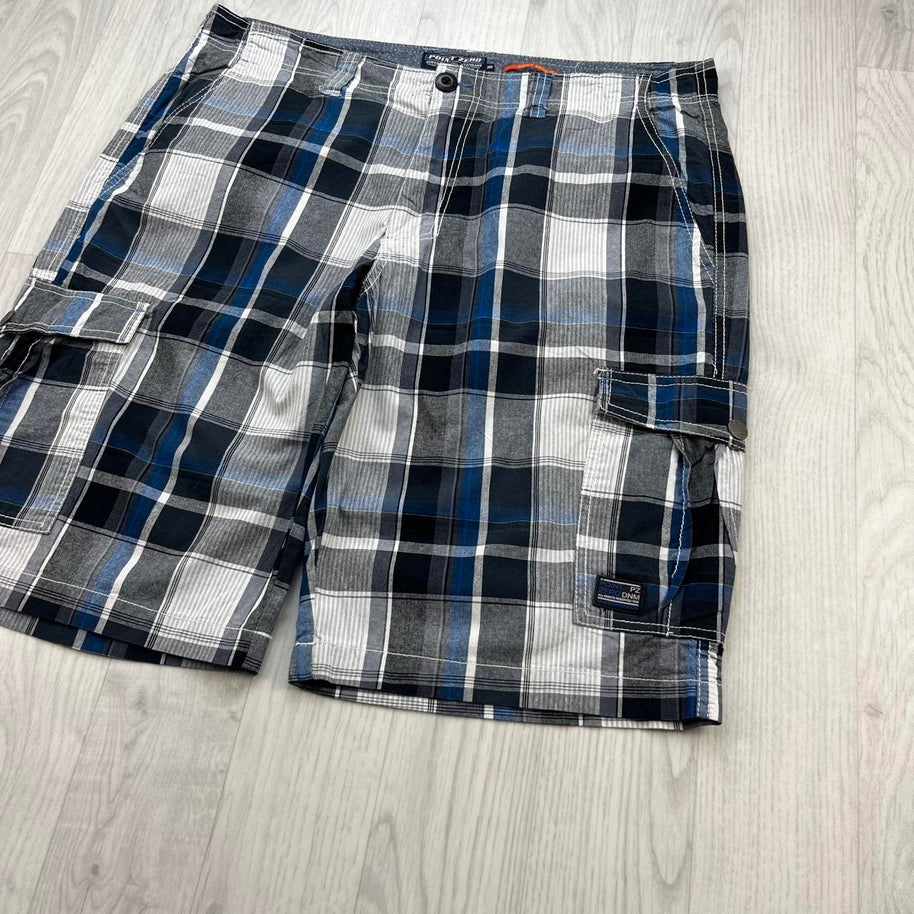 VINTAGE Y2K POINT ZERO CHECKERED PLAID CARGO SHORTS WHITE / NAVY