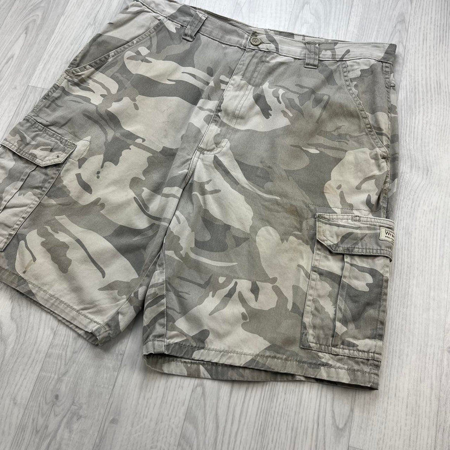VINTAGE Y2K WRANGLER BAGGY CAMO CARGO SHORTS CREAM / KHAKI
