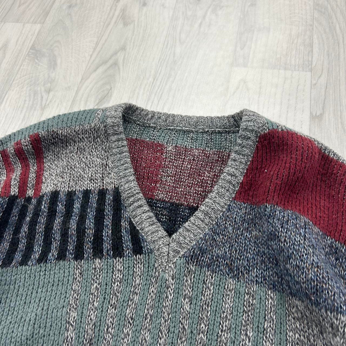 VINTAGE 90s PATTERN COLOUR BLOCK KNITTED JUMPER GREY / MULTI