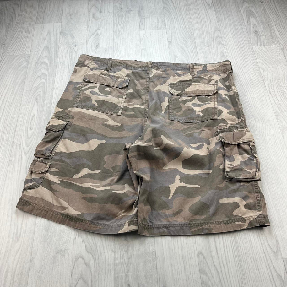 VINTAGE Y2K OLD MILL BAGGY CAMO CARGO SHORTS