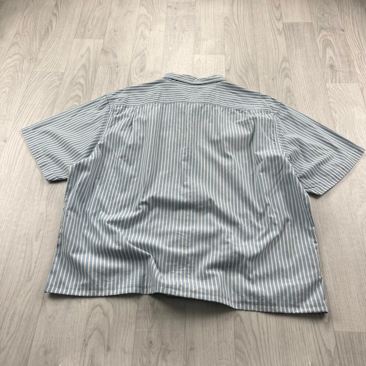 VINTAGE 00s NAUTICA STRIPED CROPPED SHORT SLEEVE BUTTON UP SHIRT WHITE BLUE