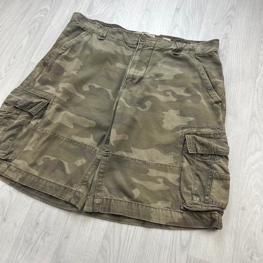 VINTAGE Y2K NO BOUNDARIES BAGGY CAMO CARGO SHORTS KHAKI