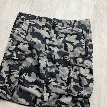 VINTAGE Y2K LEVIS BAGGY CAMO CARGO SHORTS GREY / BLACK