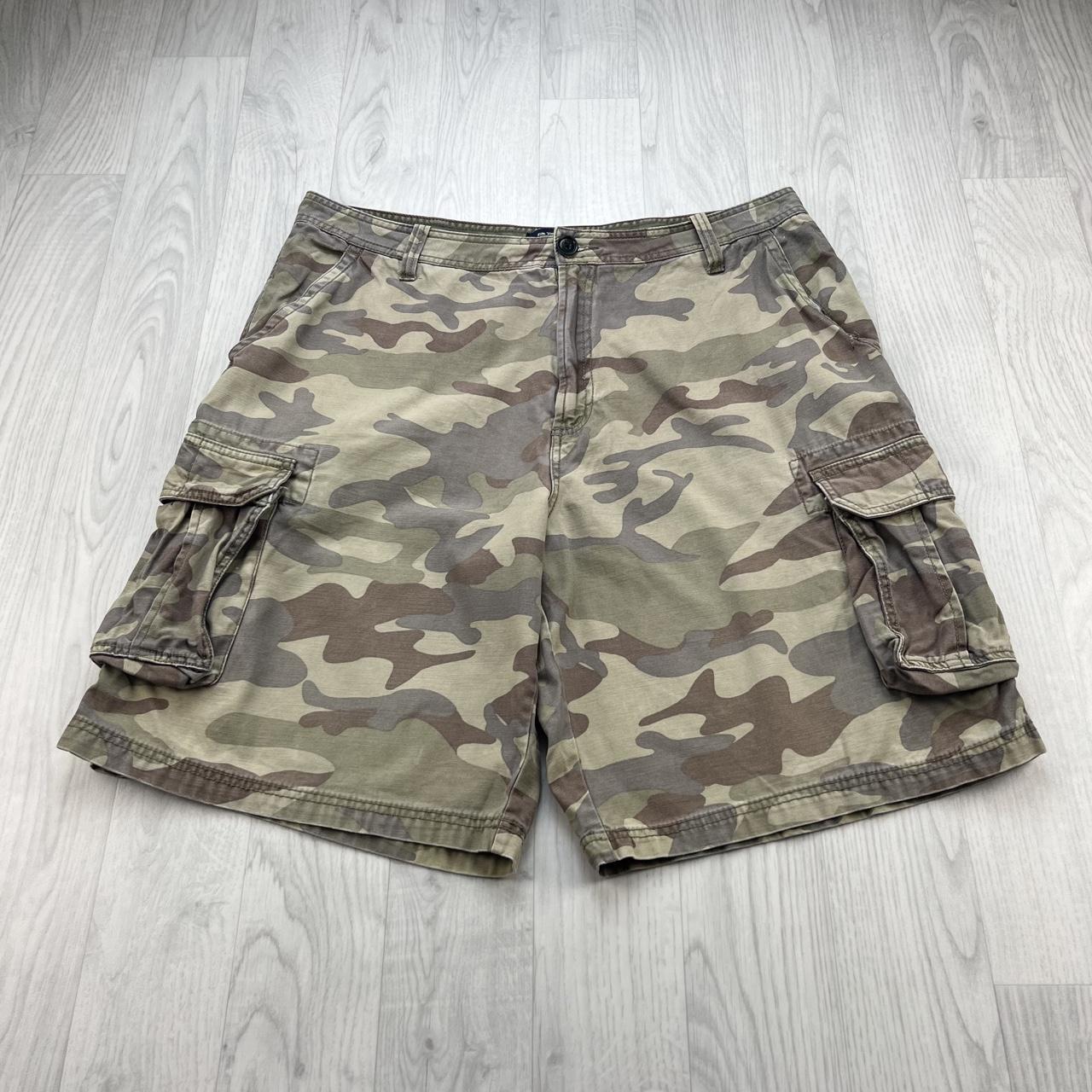VINTAGE Y2K BAGGY CAMO CARGO SHORTS KHAKI