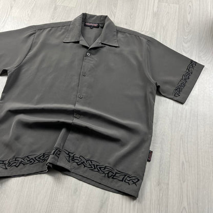 VINTAGE Y2K SAPPHIRE LOUNGE GRAPHIC SHORT SLEEVE SHIRT GREY