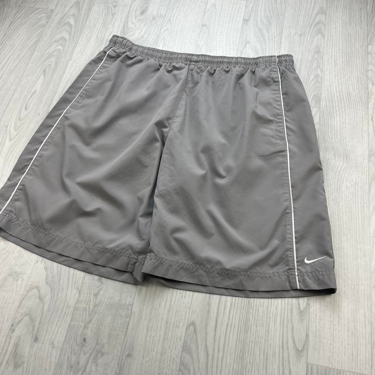 VINTAGE Y2K NIKE BAGGY SPORT SHORTS GREY