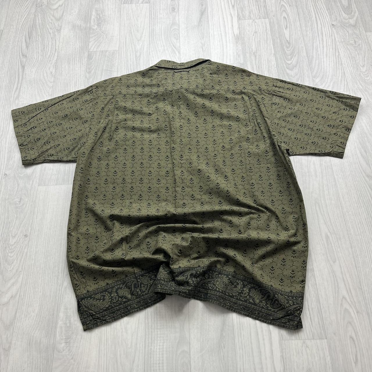 VINTAGE Y2K TOMMY HILFIGER PATTERN SHORT SLEEVE BUTTON UP SHIRT KHAKI
