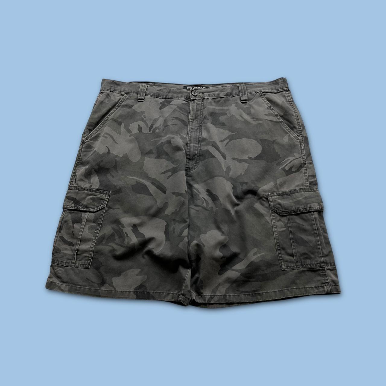 VINTAGE Y2K BAGGY LOOSE CAMO SHORTS