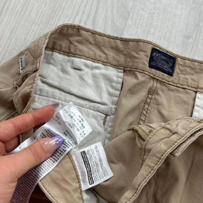 VINTAGE Y2K LEVIS BAGGY CARGO SHORTS BEIGE
