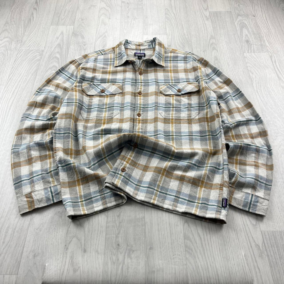 VINTAGE 00s PATAGONIA CHECKERED CROPPED LONG SLEEVE BUTTON UP SHIRT