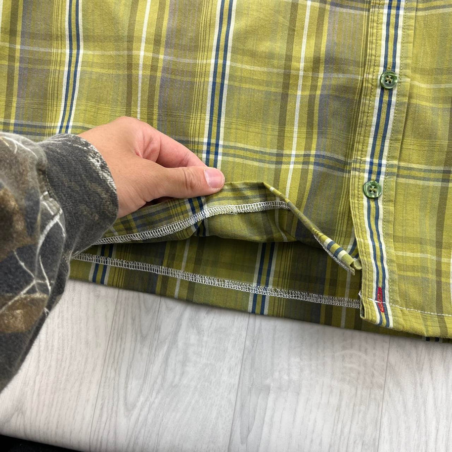 VINTAGE 00s MAMMUT CHECKERED CROPPED SHORT SLEEVE BUTTON UP SHIRT KHAKI
