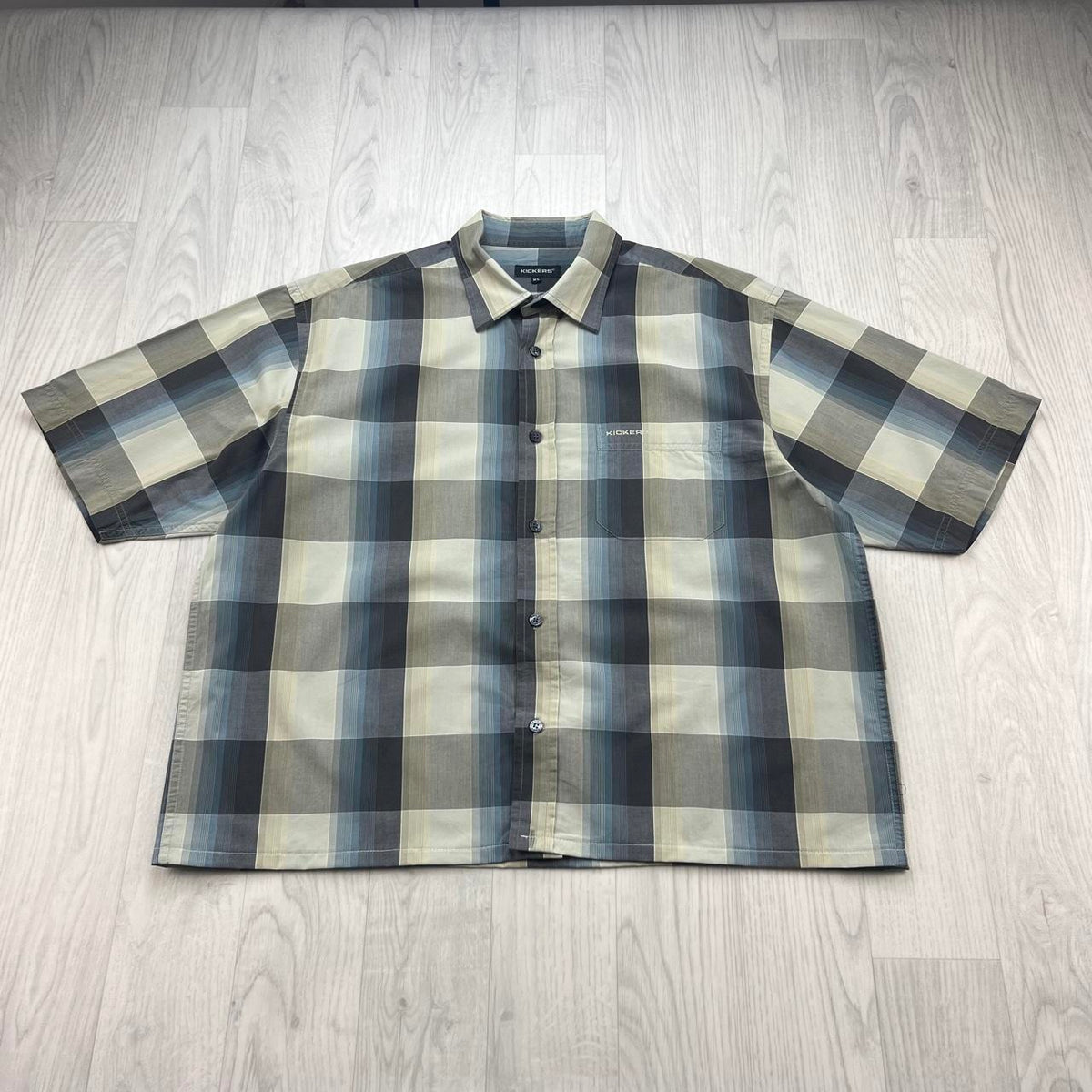VINTAGE 00s KICKERS CHECKERED CROPPED SHORT SLEEVE BUTTON UP SHIRT BLUE / BEIGE