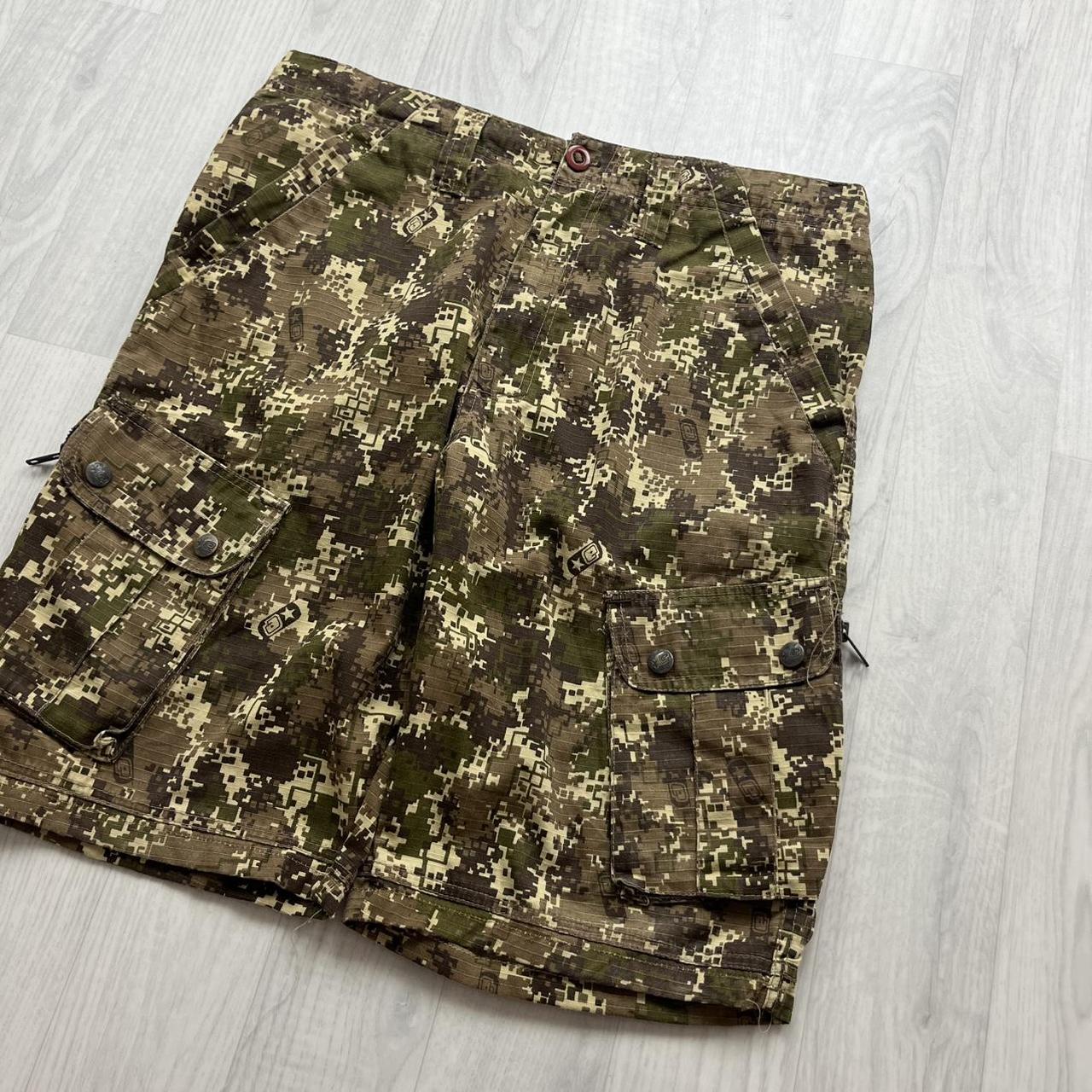 VINTAGE Y2K BAGGY LOOSE DIGITAL CAMO SHORTS