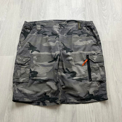 VINTAGE Y2K BAGGY LOOSE CAMO SHORTS