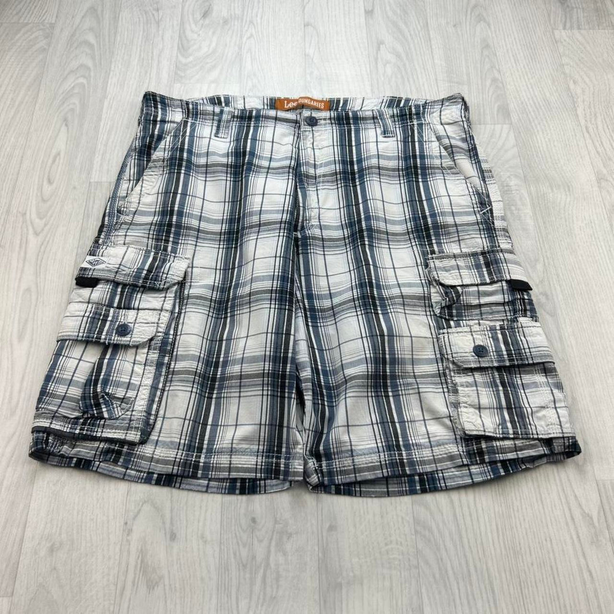 VINTAGE Y2K LEE BAGGY CHECKERED PLAID CARGO SHORTS WHITE / NAVY