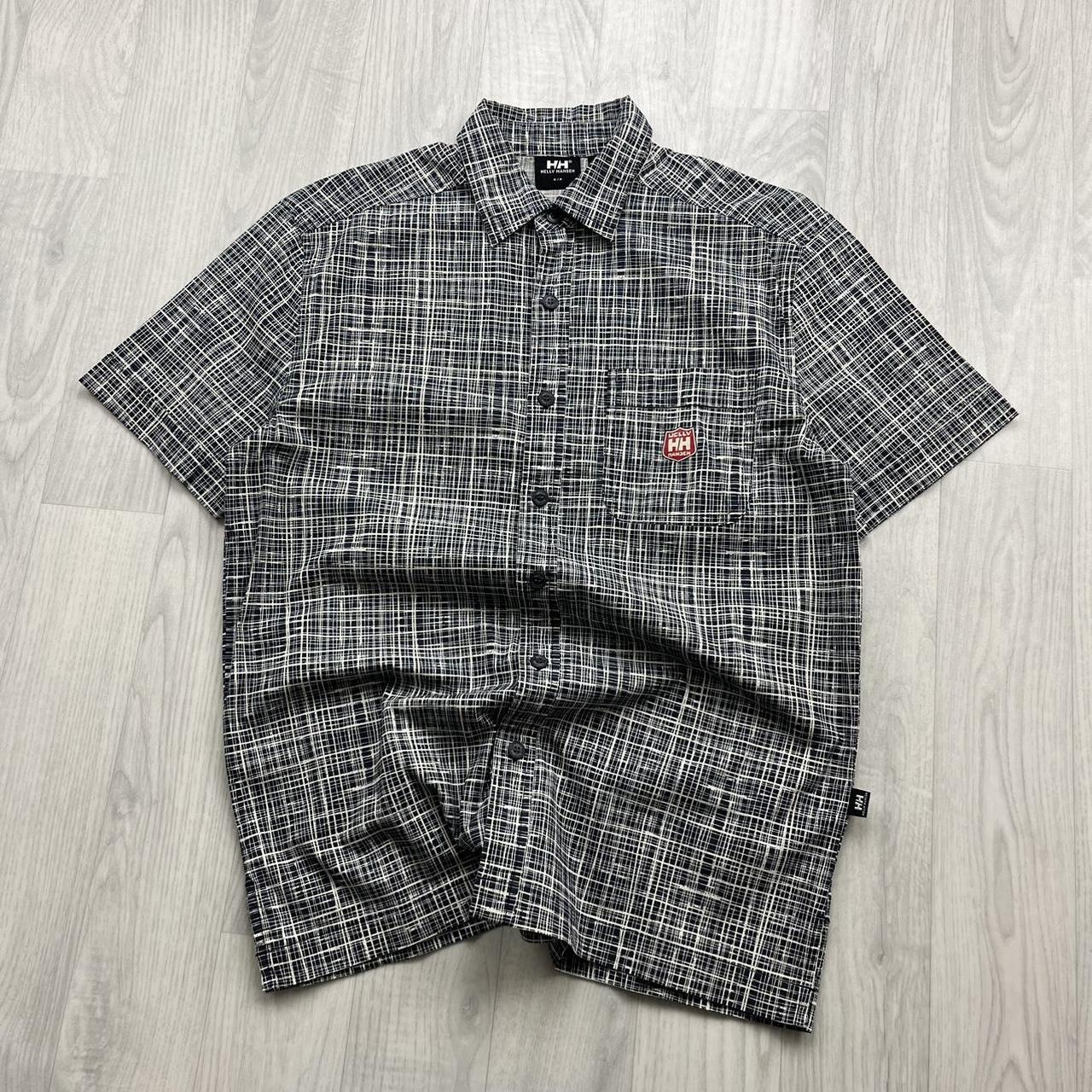 VINTAGE Y2K HELLY HANDEN GRAPHIC SHORT SLEEVE BUTTON UP SHIRT BLACK