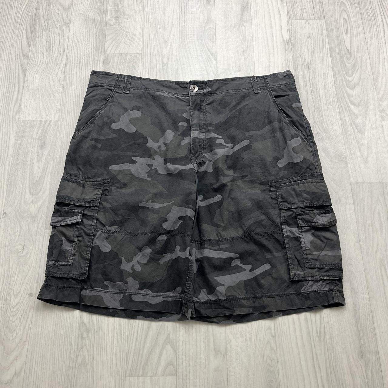 VINTAGE Y2K NO BOUNDARIES BAGGY CAMO CARGO SHORTS GREY