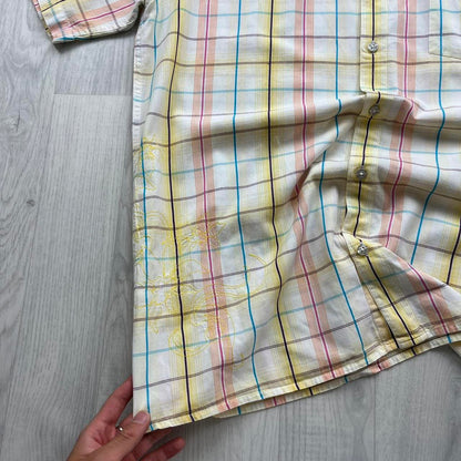 VINTAGE Y2K QUIKSILVER PLAID SHORT SLEEVE BUTTON UP SHIRT WHITE / YELLOW