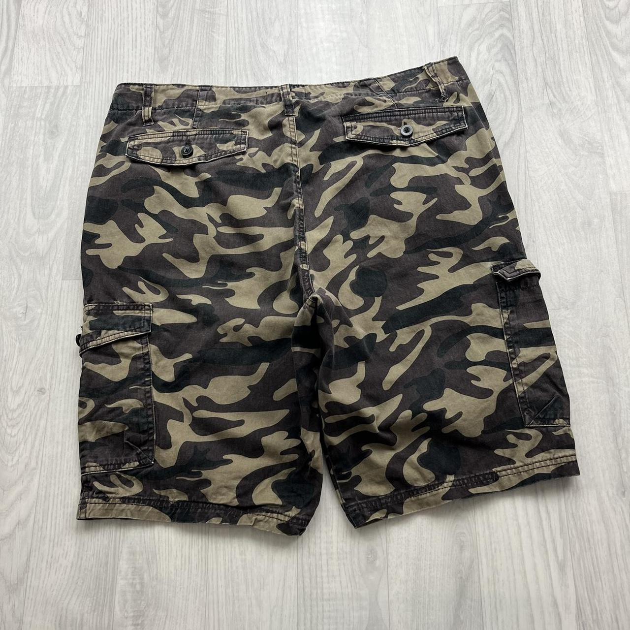 VINTAGE Y2K BAGGY CAMO CARGO SHORTS