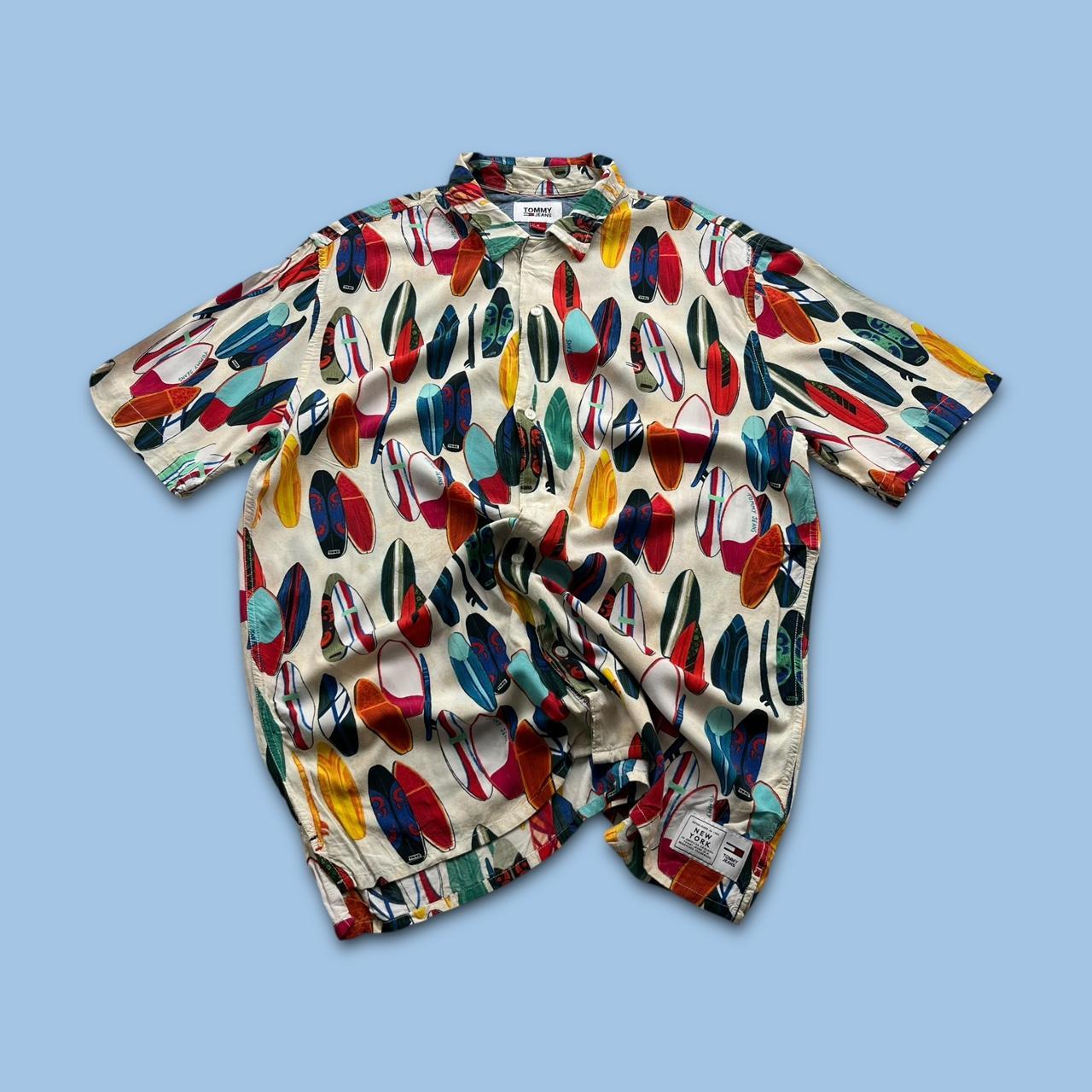 TOMMY JEANS SURFBOARD PRINT SHORT SLEEVE SHIRT CREAM
