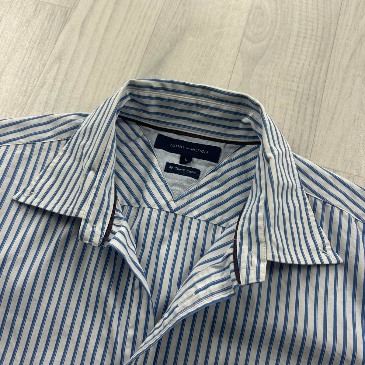 VINTAGE 00s TOMMY HILFIGER STRIPED CROPPED SHORT SLEEVE BUTTON UP SHIRT BLUE