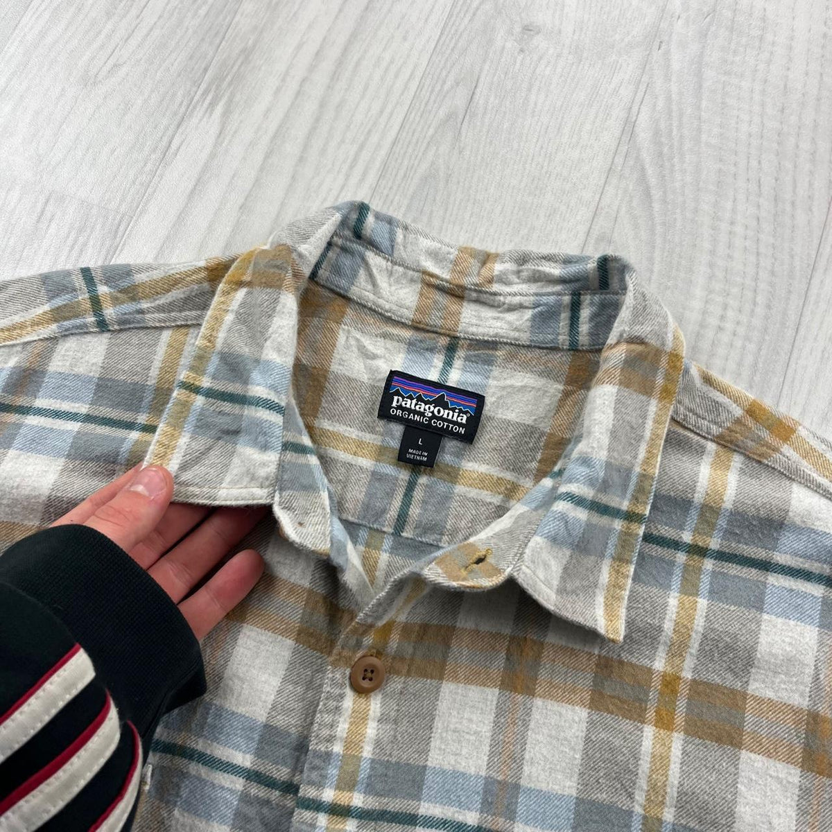 VINTAGE 00s PATAGONIA CHECKERED CROPPED LONG SLEEVE BUTTON UP SHIRT