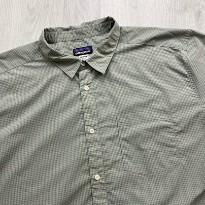 VINTAGE Y2K PATAGONIA CHECKERED BUTTON UP SHORT SLEEVE SHIRT GREEN