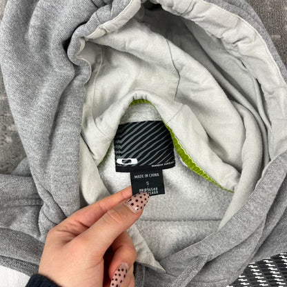 VINTAGE Y2K OAKLEY SPELL OUT CENTRE LOGO HOODIE GREY