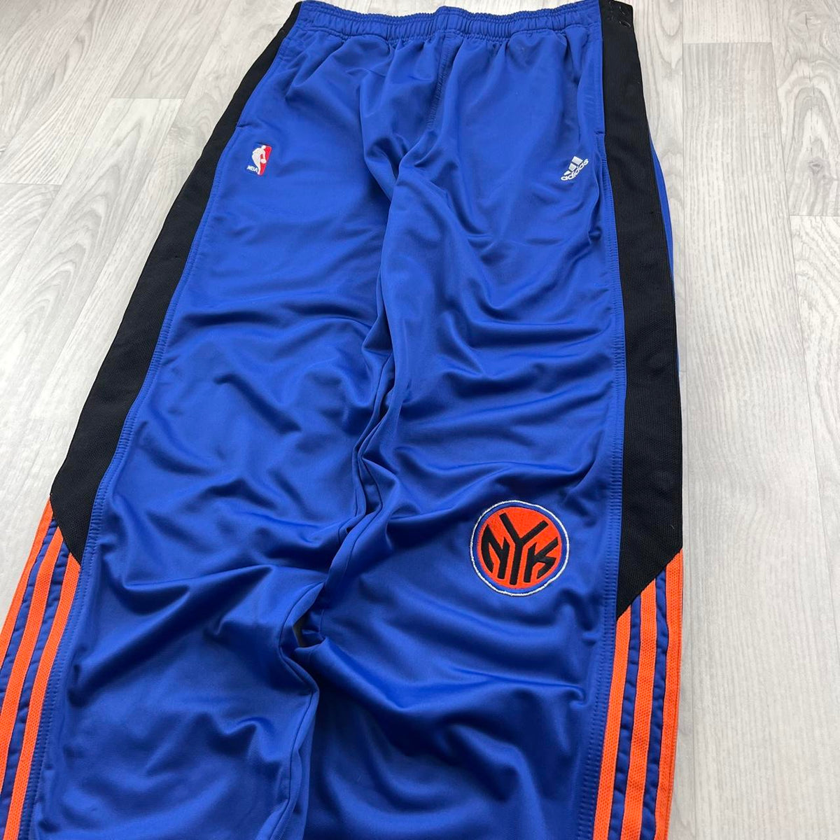 VINTAGE Y2K ADIDAS NEW YORK KNICKS BAGGY TRACKSUIT BOTTOMS BLUE