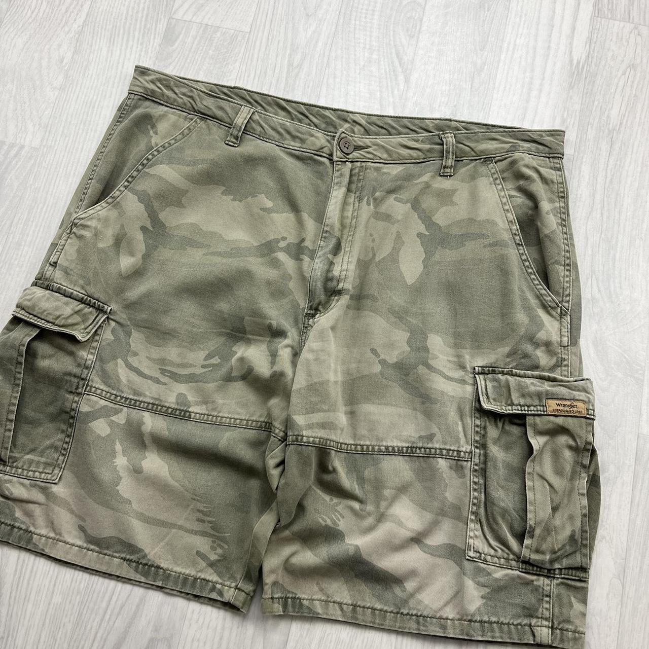 VINTAGE Y2K WRANGLER BAGGY CAMO CARGO SHORTS KHAKI