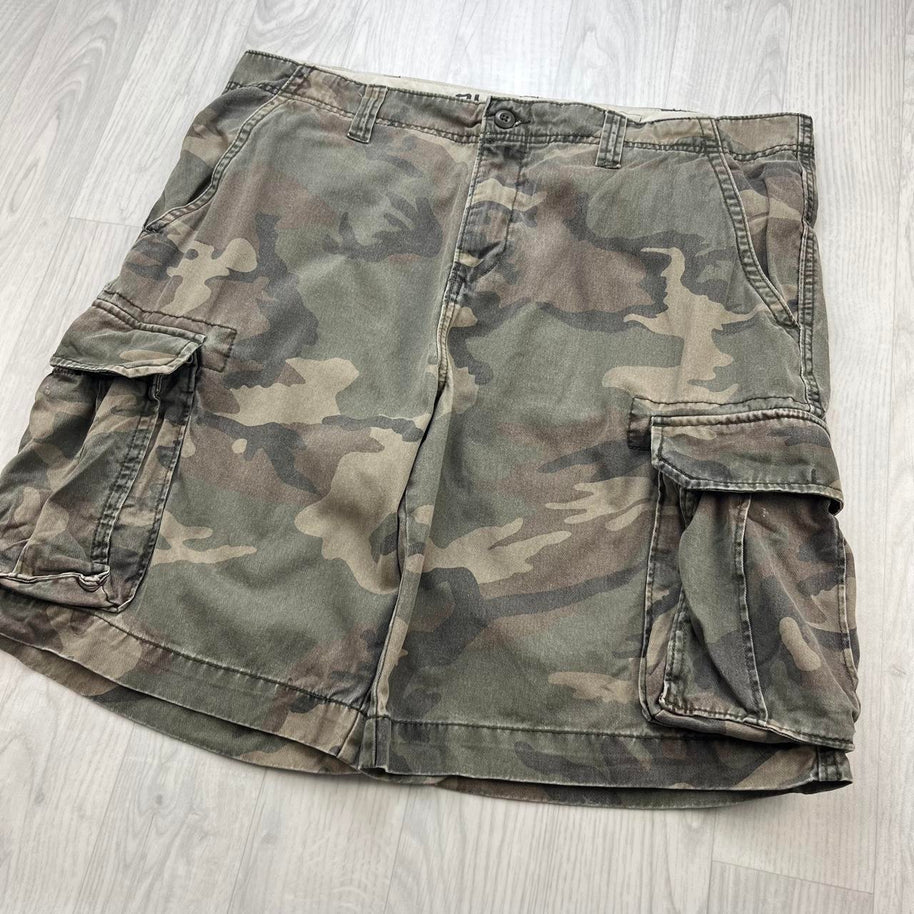 VINTAGE Y2K OLD NAVY BAGGY CAMO CARGO SHORTS