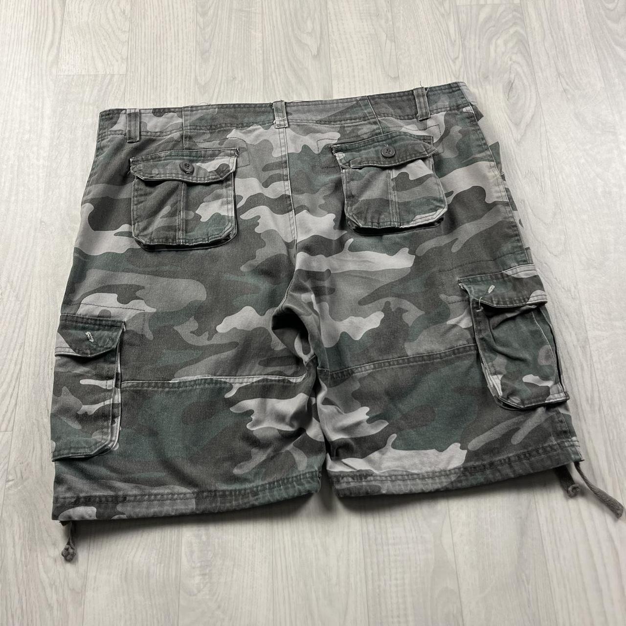 VINTAGE Y2K BAGGY LOOSE CAMO SHORTS