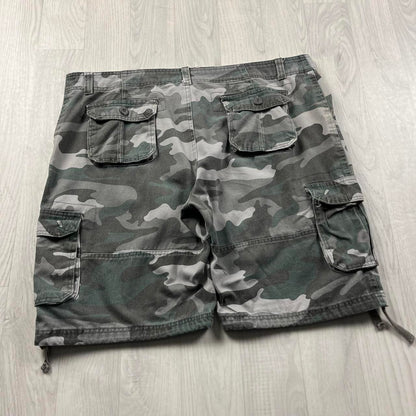 VINTAGE Y2K BAGGY LOOSE CAMO SHORTS
