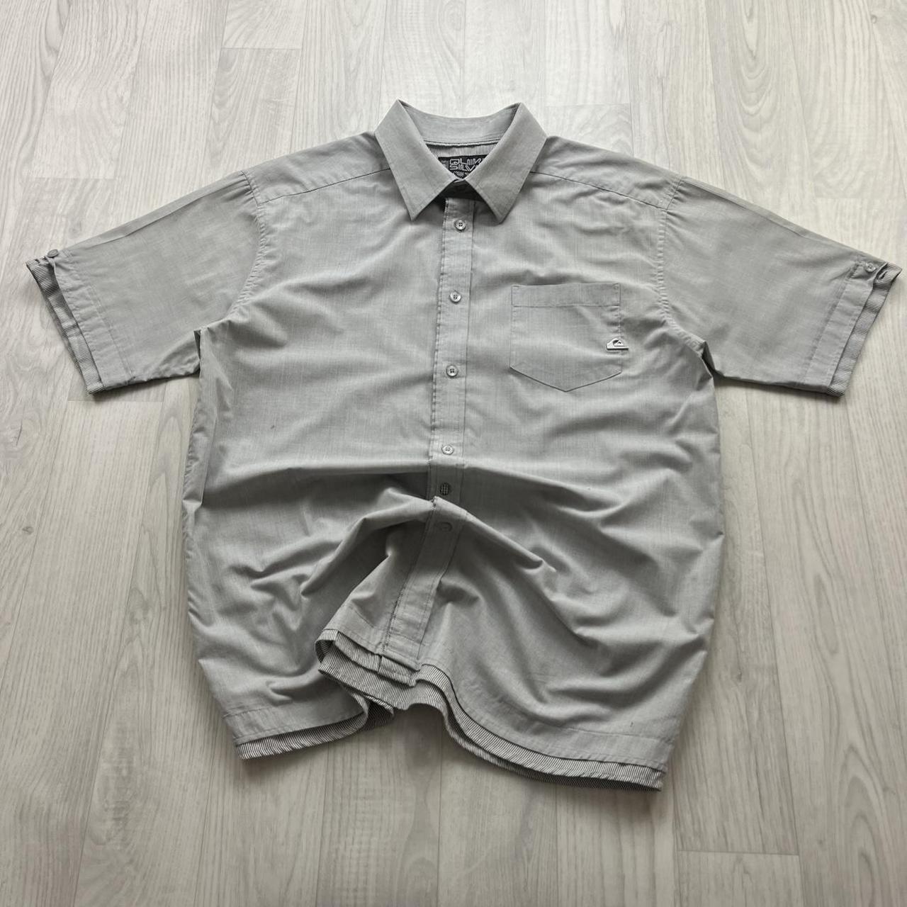 VINTAGE Y2K QUIKSILVER SHORT SLEEVE SHIRT GREY