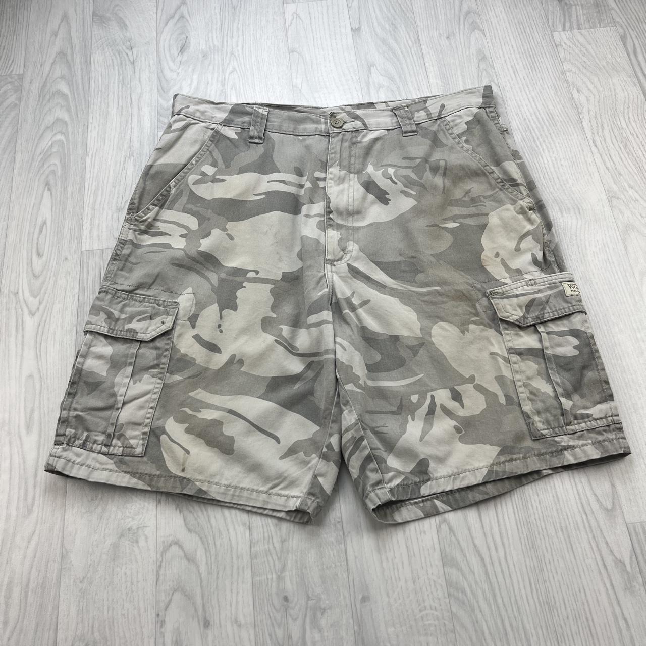 VINTAGE Y2K WRANGLER BAGGY CAMO CARGO SHORTS CREAM / KHAKI