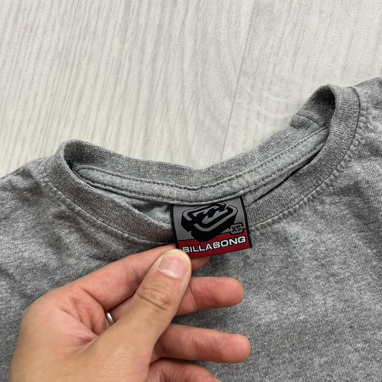 VINTAGE Y2K BILLABONG SPELL OUT GRAPHIC T SHIRT GREY