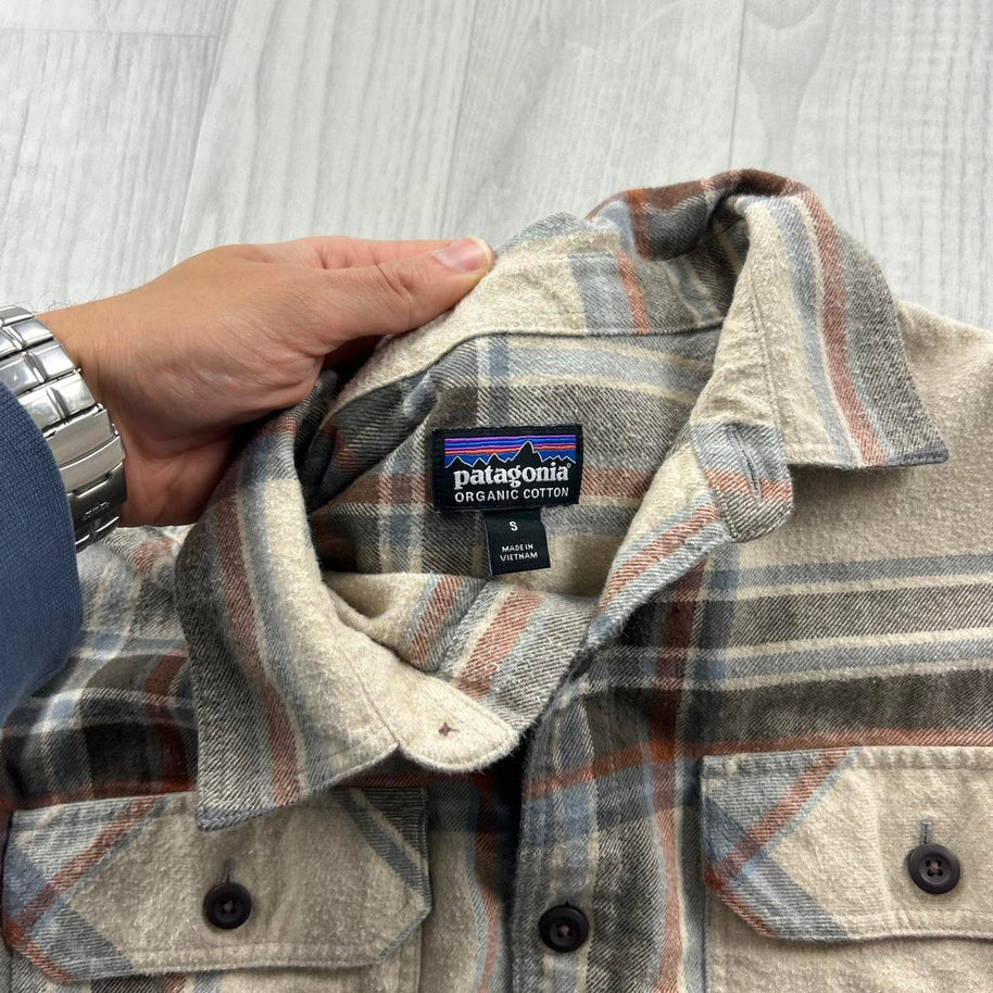 VINTAGE 00s PATAGONIA CHECKERED LONG SLEEVE BUTTON UP FLANNEL SHIRT BEIGE