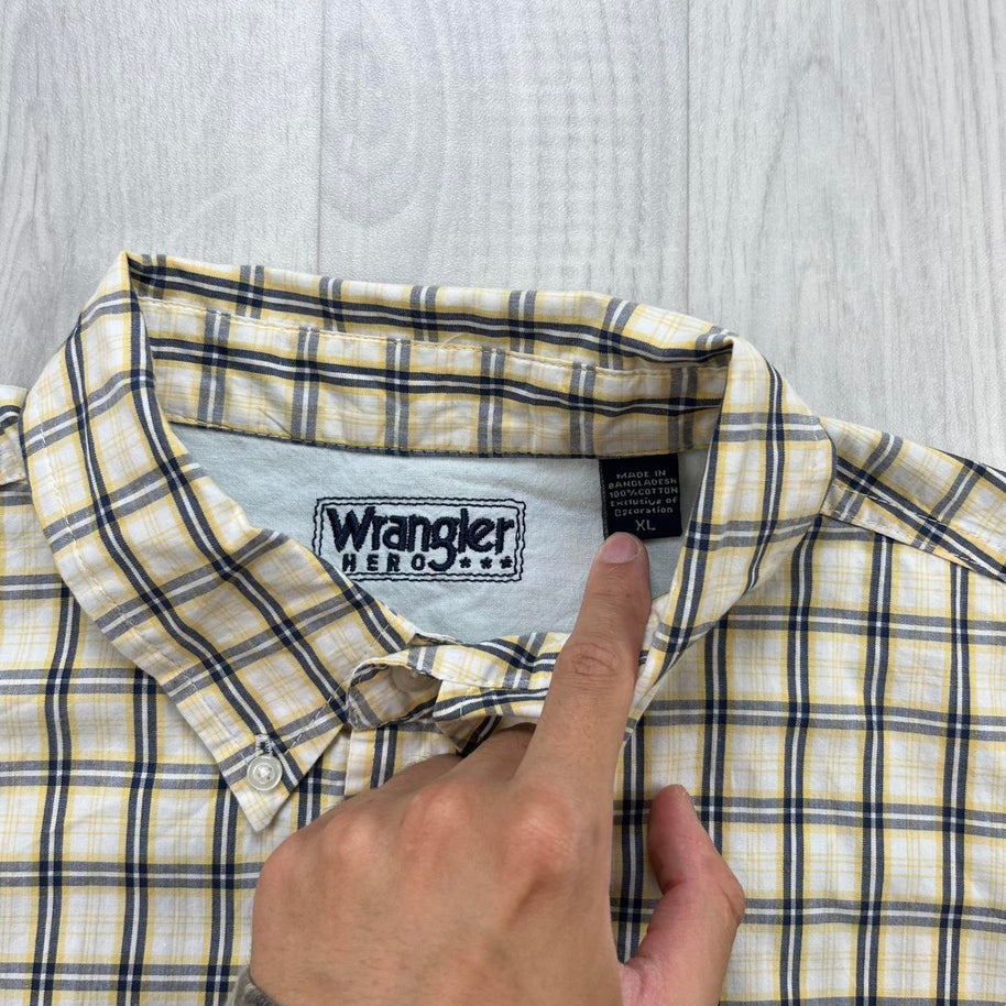 VINTAGE 00s WRANGLER CHECKERED CROPPED SHORT SLEEVE BUTTON UP SHIRT CREAM