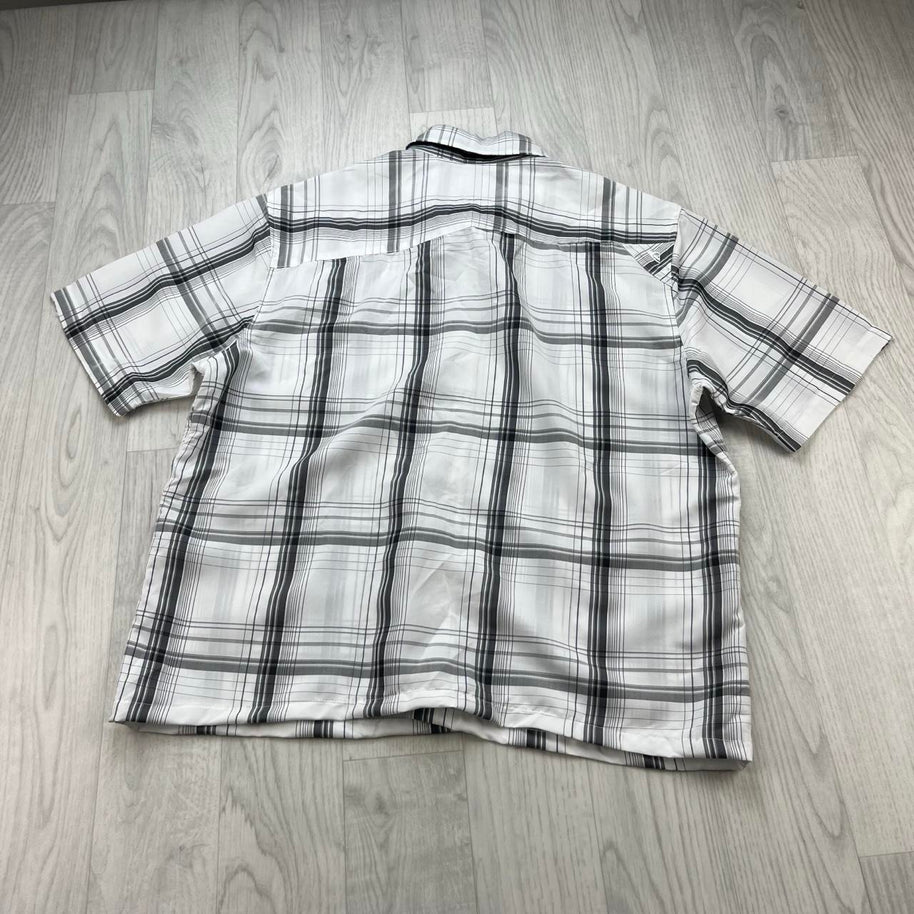 VINTAGE 00s QUIKSILVER CHECKERED CROPPED SHORT SLEEVE BUTTON UP SHIRT WHITE