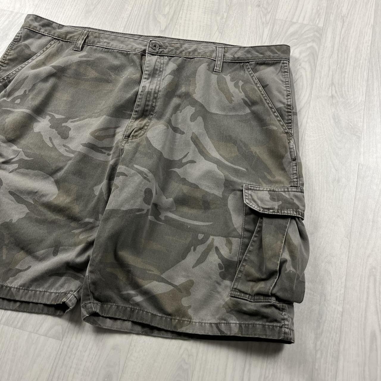 VINTAGE Y2K WRANGLER BAGGY LOOSE CAMO SHORTS