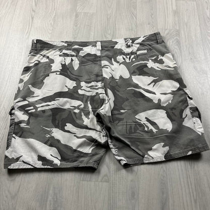 VINTAGE Y2K WRANGLER BAGGY LOOSE CAMO SHORTS